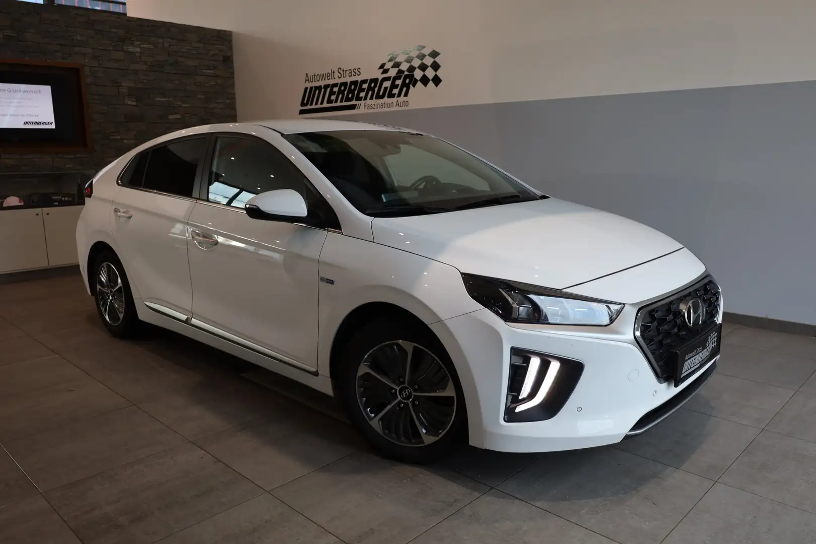 Hyundai IONIQ Plug-In-Hybrid 1.6 GDi PHEV Level 5 DCT Alb - 1