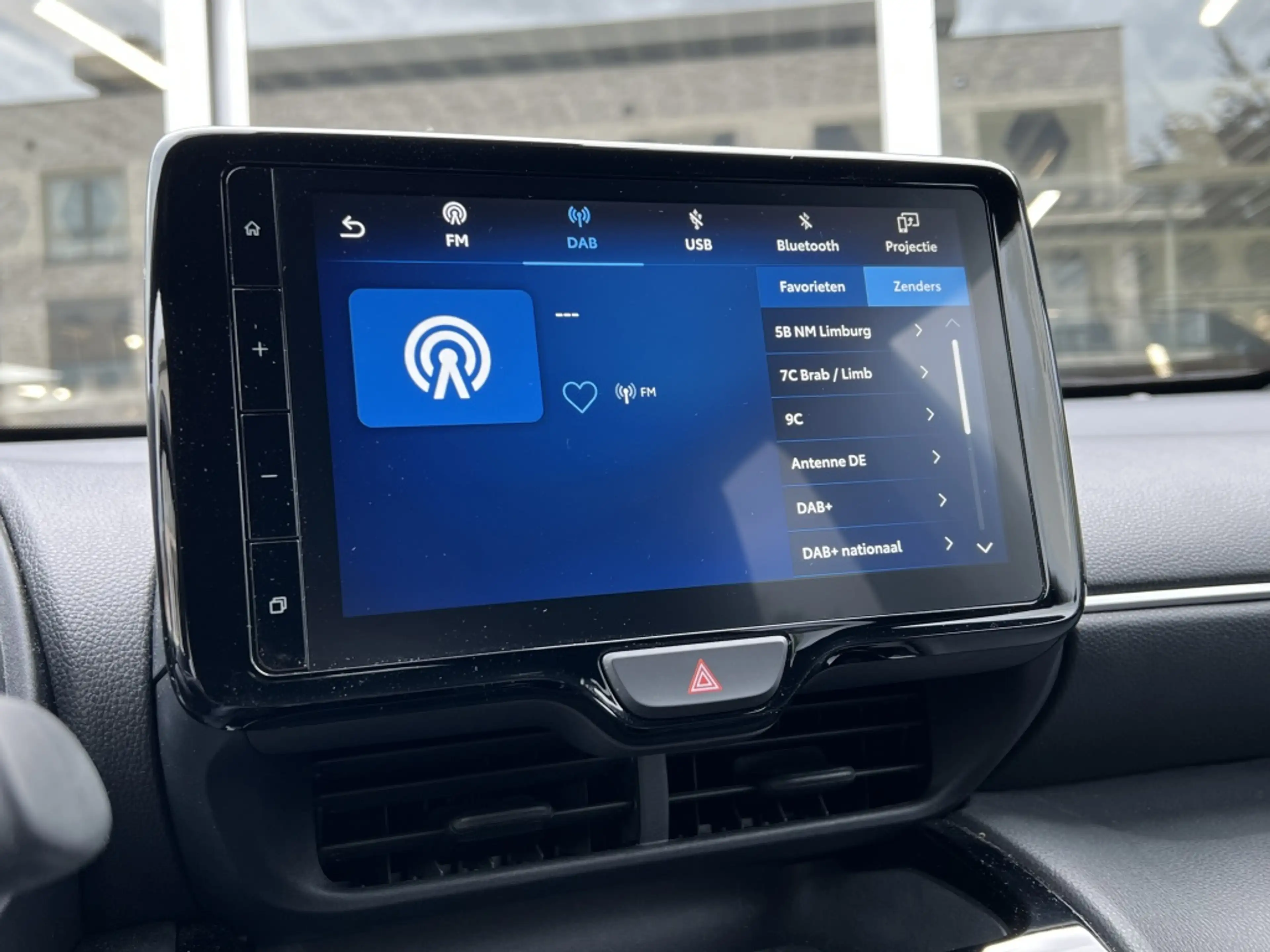 Toyota Yaris Cross 1.5 Hybrid 116pk Dynamic Comfort pack | Parkeersen — photo 38