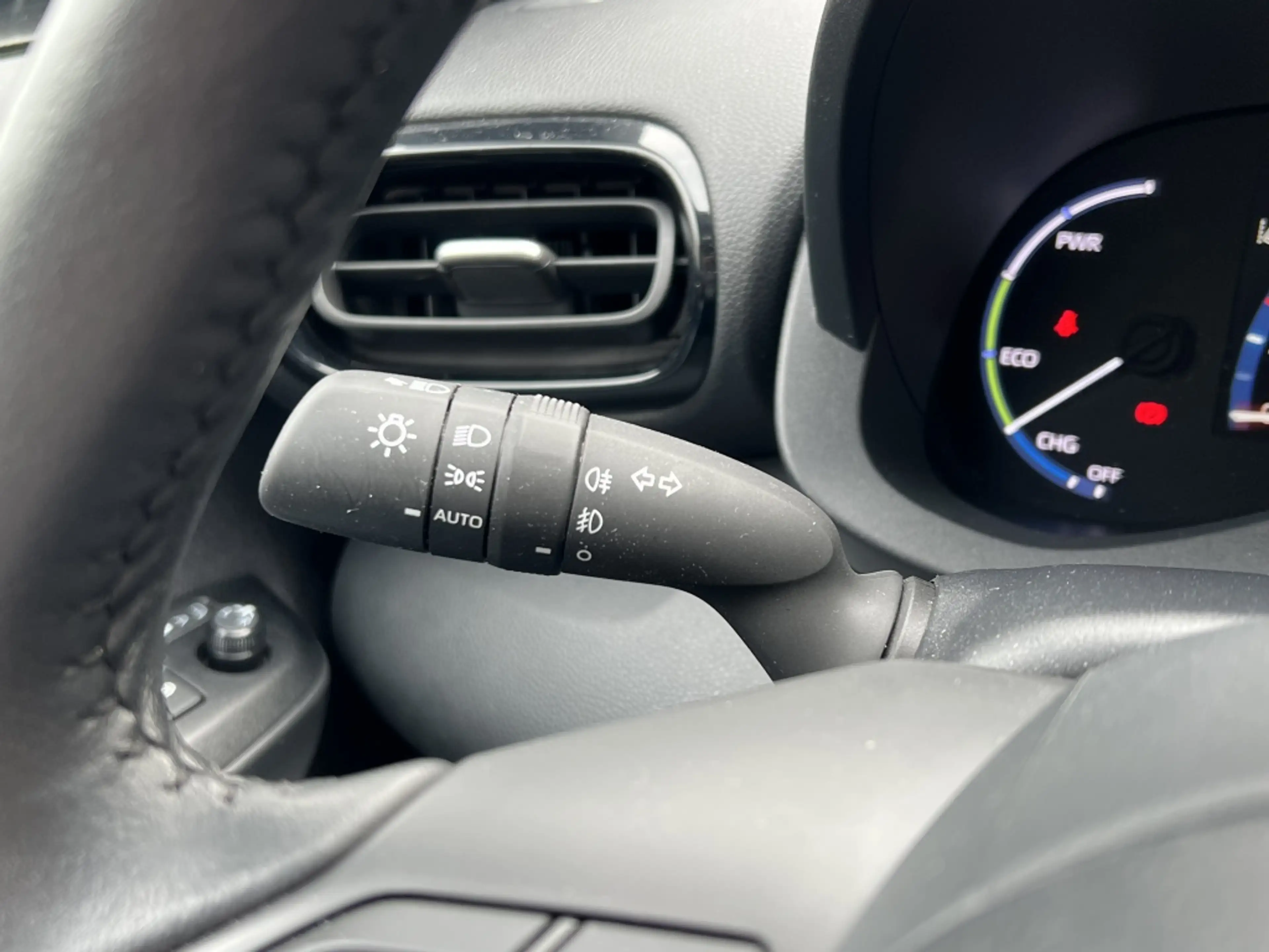 Toyota Yaris Cross 1.5 Hybrid 116pk Dynamic Comfort pack | Parkeersen — photo 31