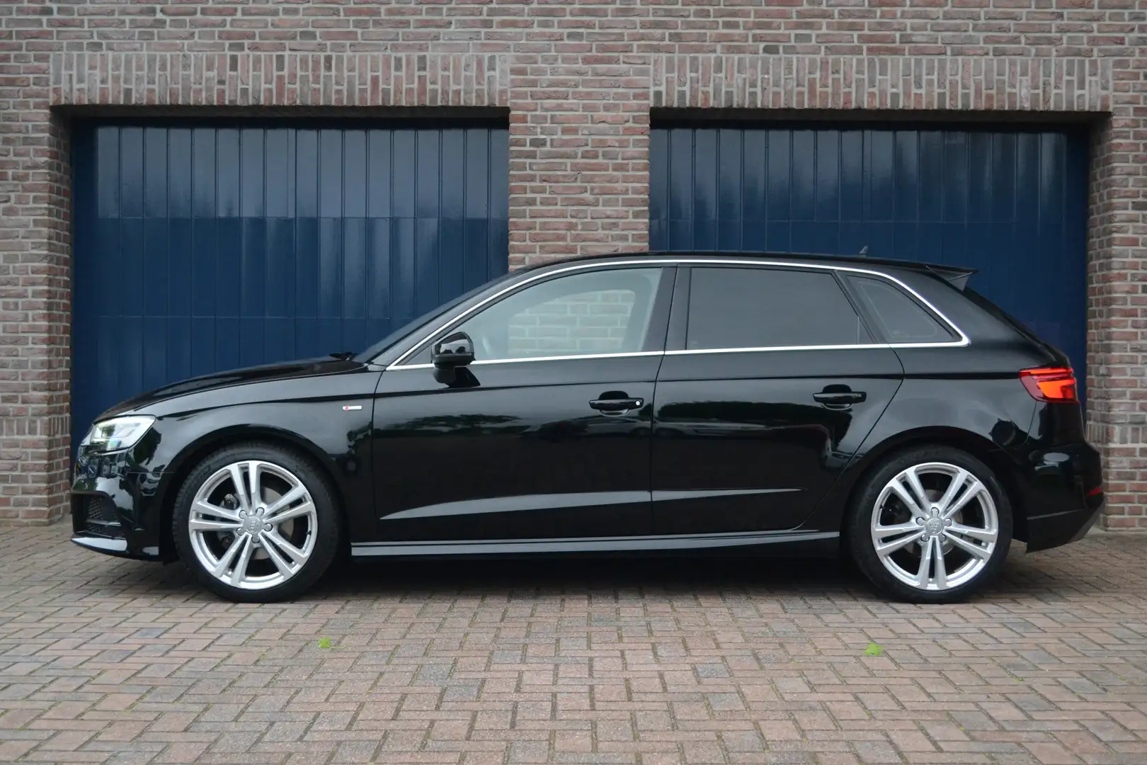 Audi A3 Sportback 30 TFSI Advance Sport 2x S-Line | Virtua Zwart - 2