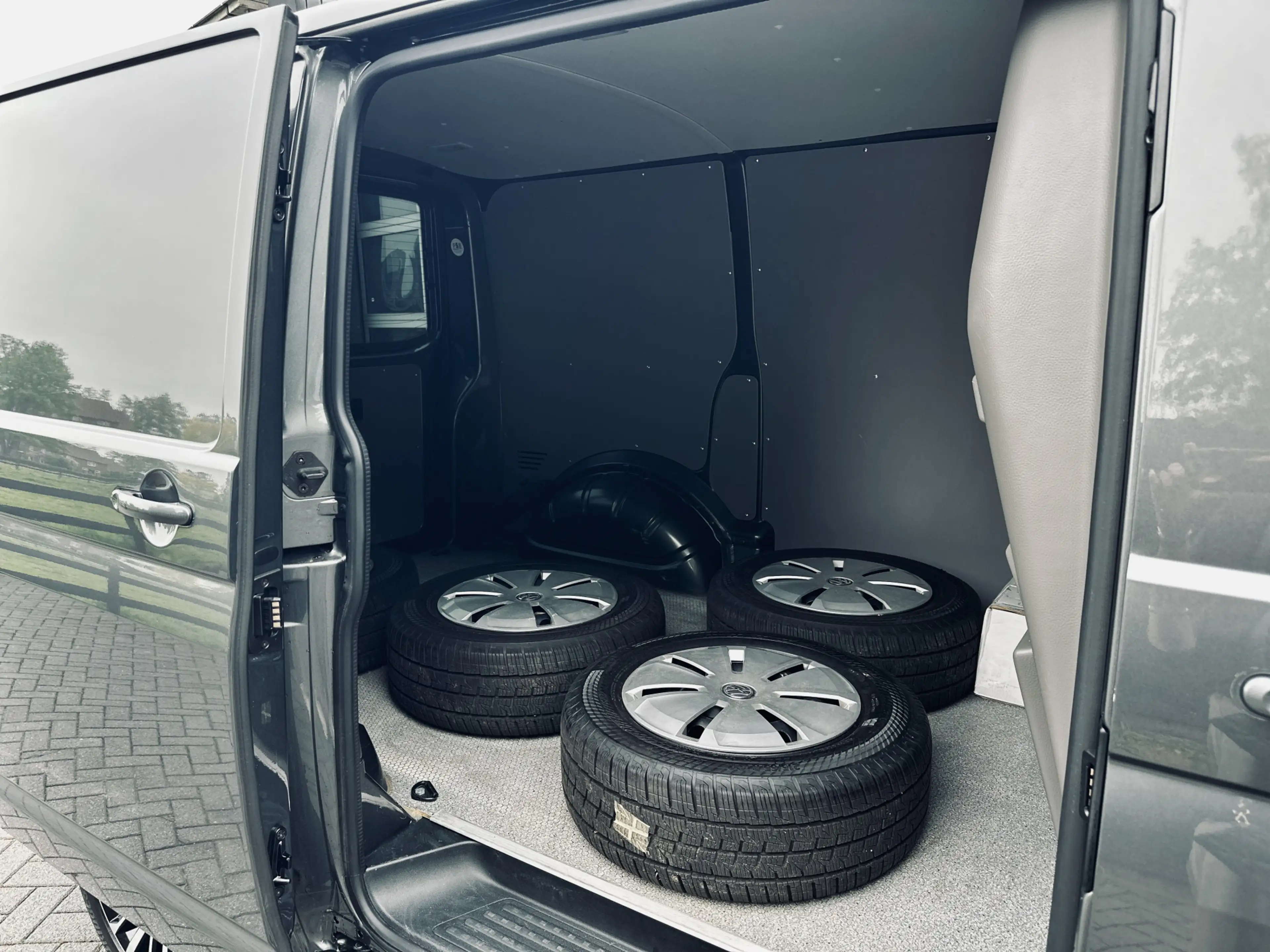 Volkswagen T6.1 Transporter 2.0 TDI | 110pk | Bulli | Digitale cockpit | Adapt — photo 31