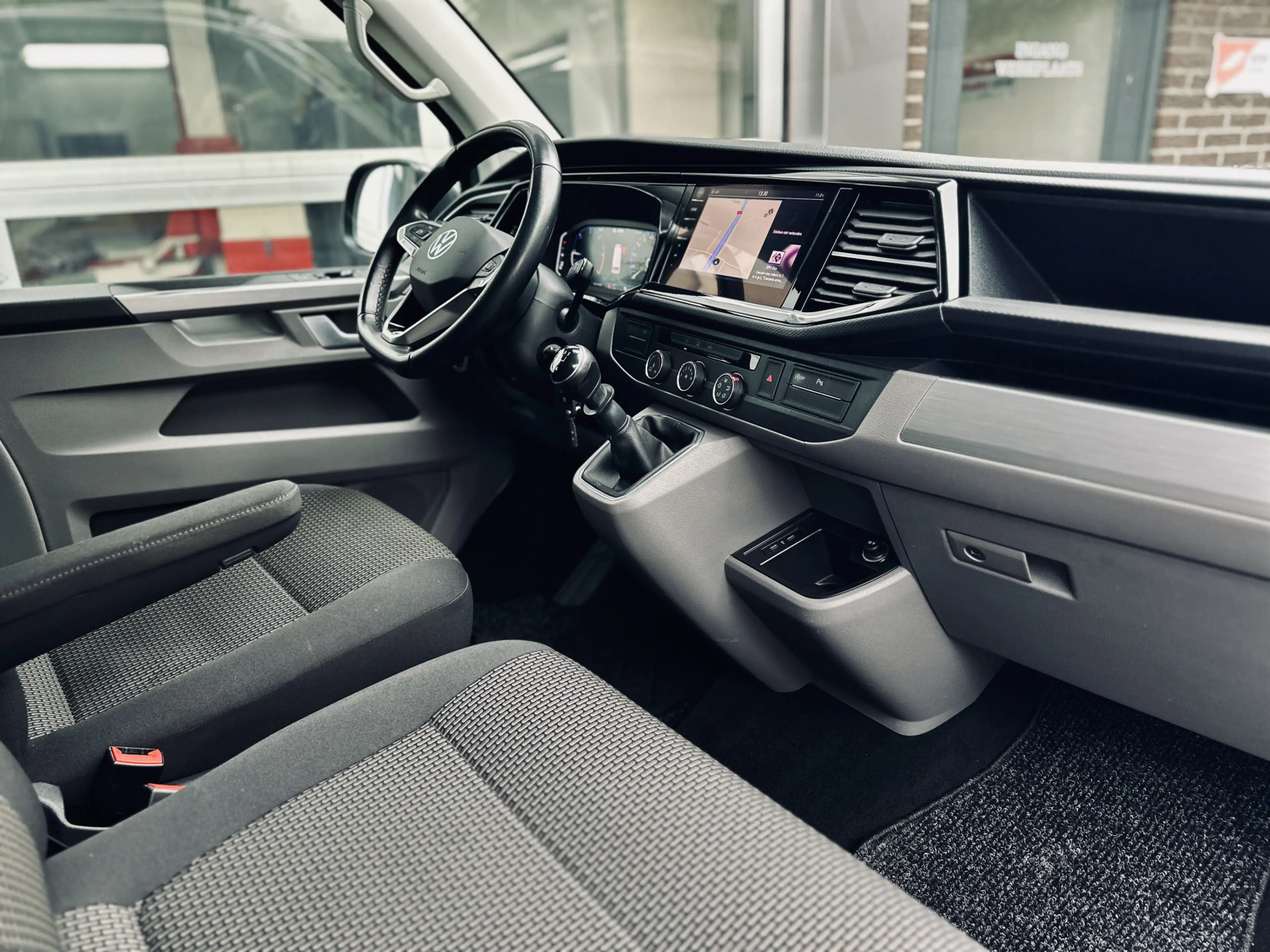 Volkswagen T6.1 Transporter 2.0 TDI | 110pk | Bulli | Digitale cockpit | Adapt — photo 12
