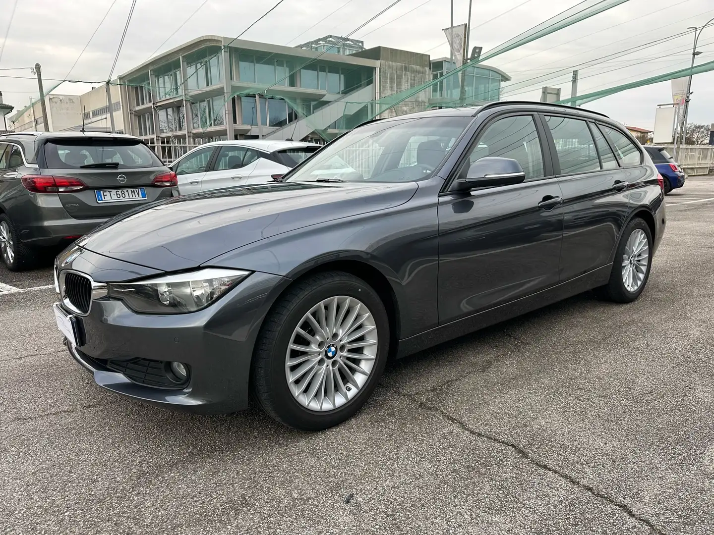 BMW 320 d Touring Advantage “SEDILI RISCALDATI-PDC-NAVI" Grigio - 2