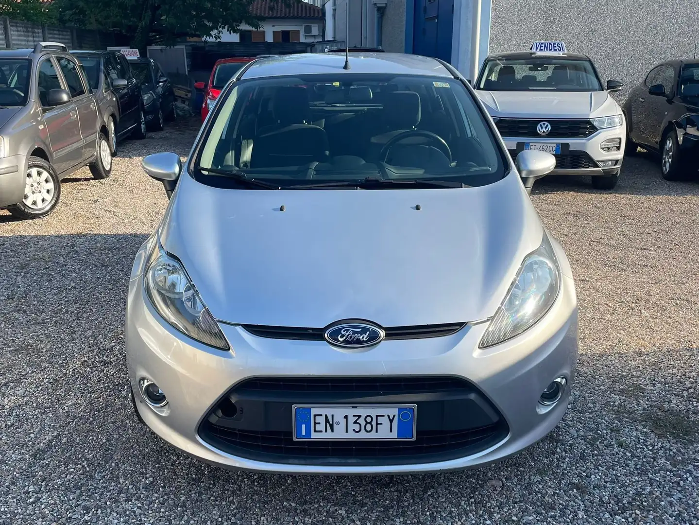 Ford Fiesta Fiesta 5p 1.2 16v Titanium 82cv FL Gris - 2