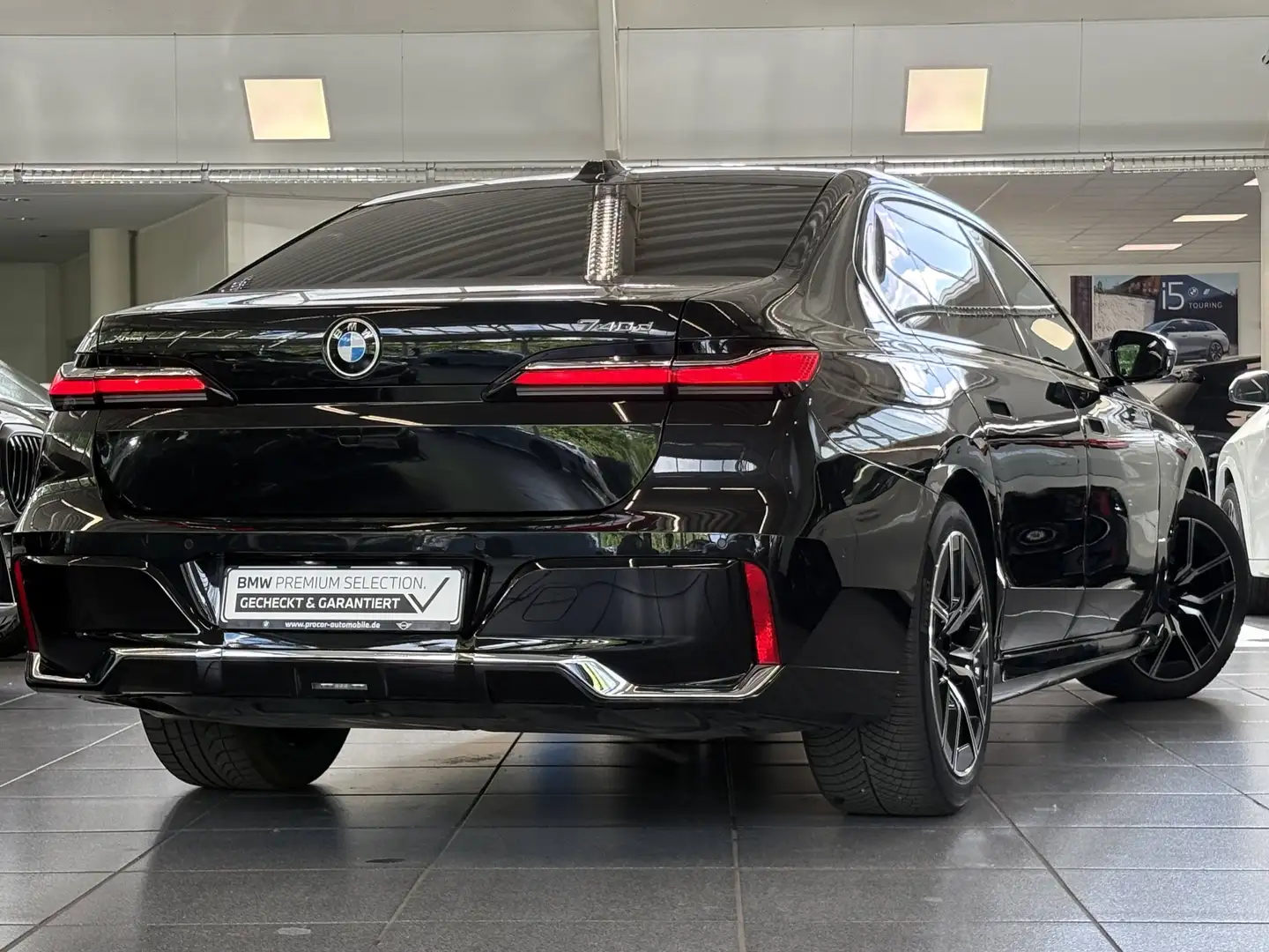 BMW 740 d xDrive MSport DA Prof PA Prof PanoSkyLounge Noir - 2