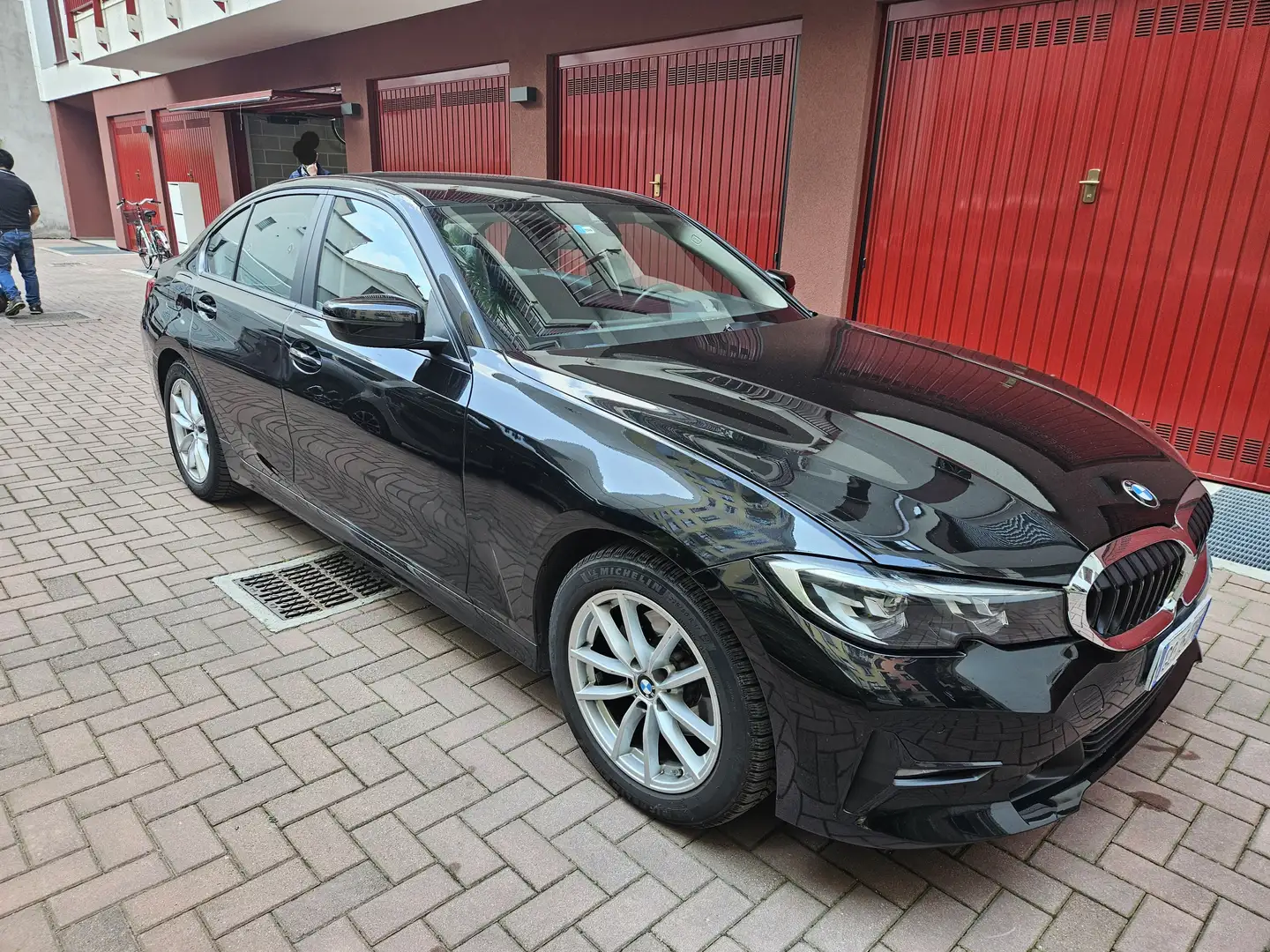 BMW 320 320d Business Advantage auto Nero - 1