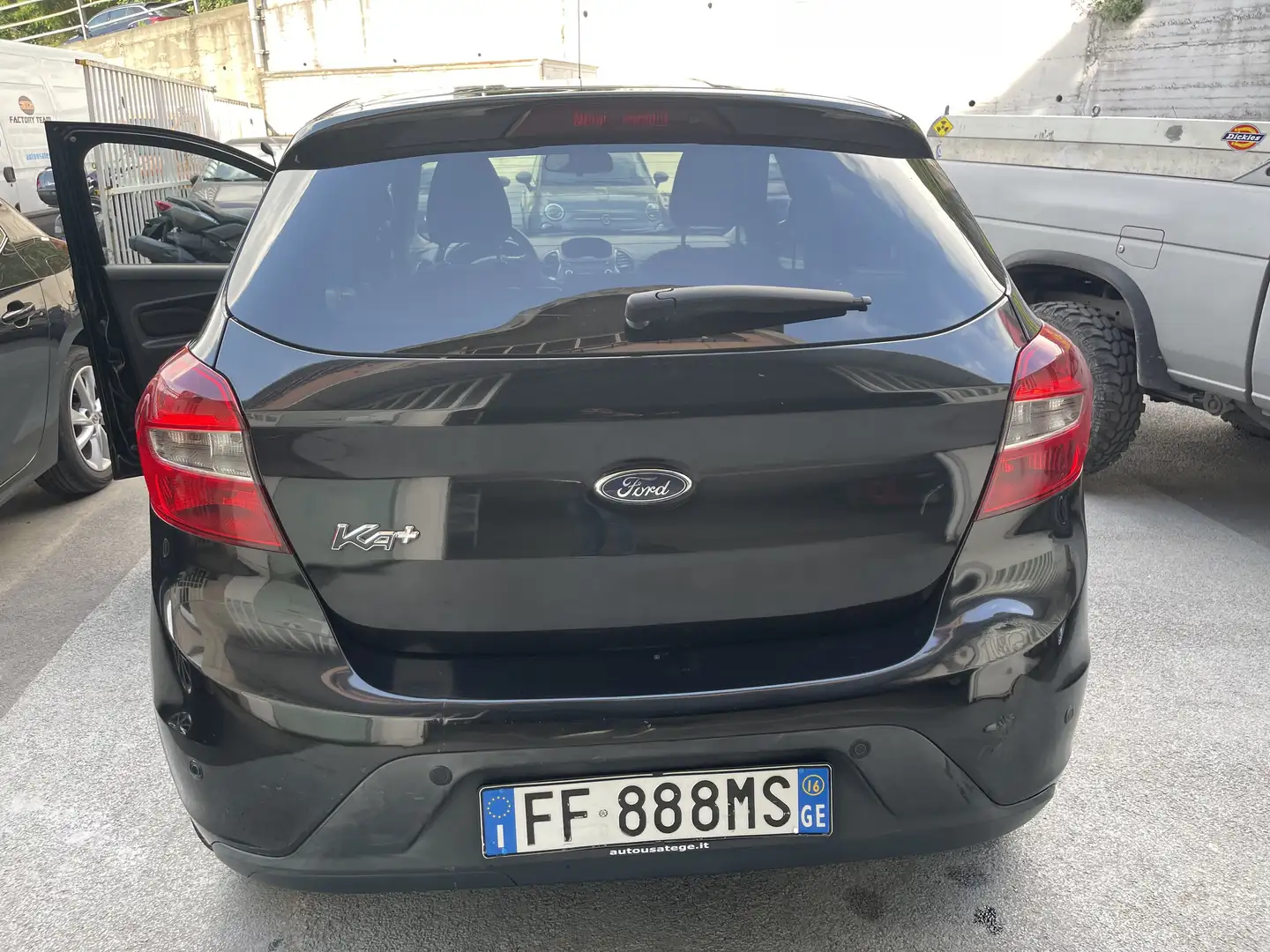Ford Ka/Ka+ Ka + 1.2 Ultimate 85cv Černá - 2