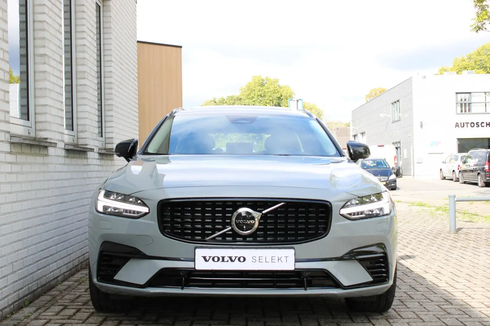 Volvo V90 T8 Plug-in hybrid AWD Ultra Dark |Premium Audio by Gris - 2