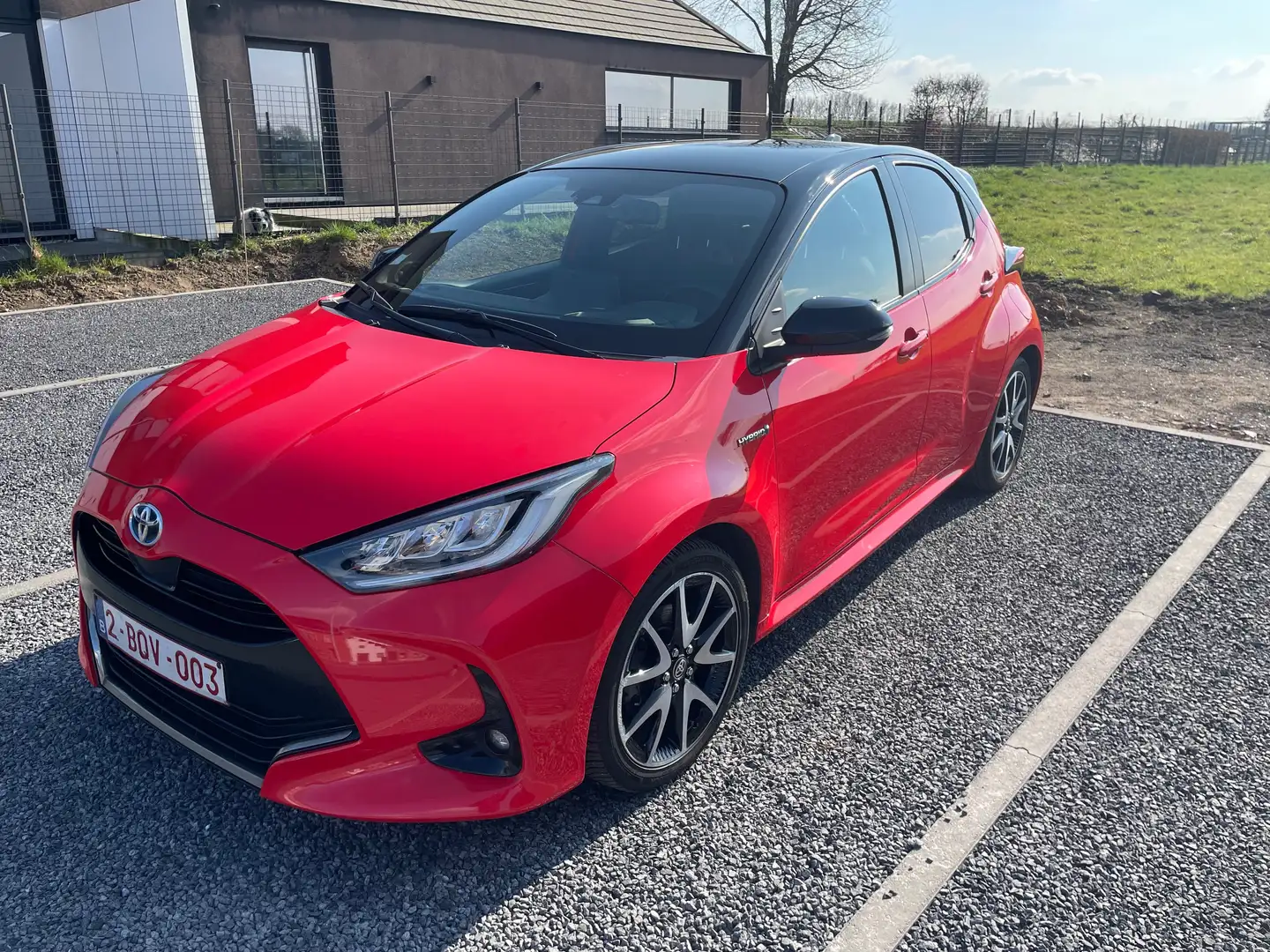 Toyota Yaris Yaris Hybrid 1.5 VVT-i Business Edition Rood - 1