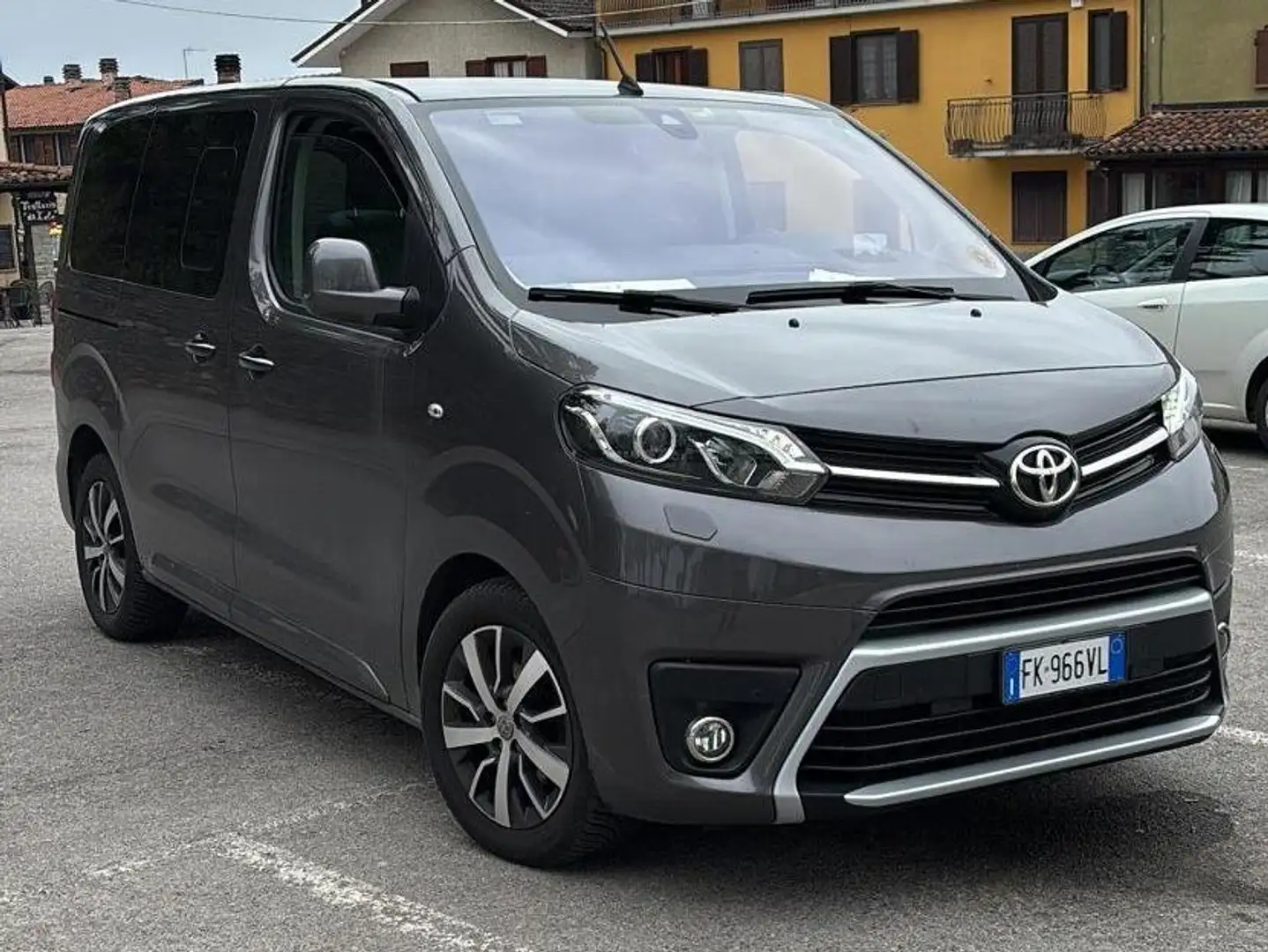 Toyota Proace LUXURY Grigio - 2