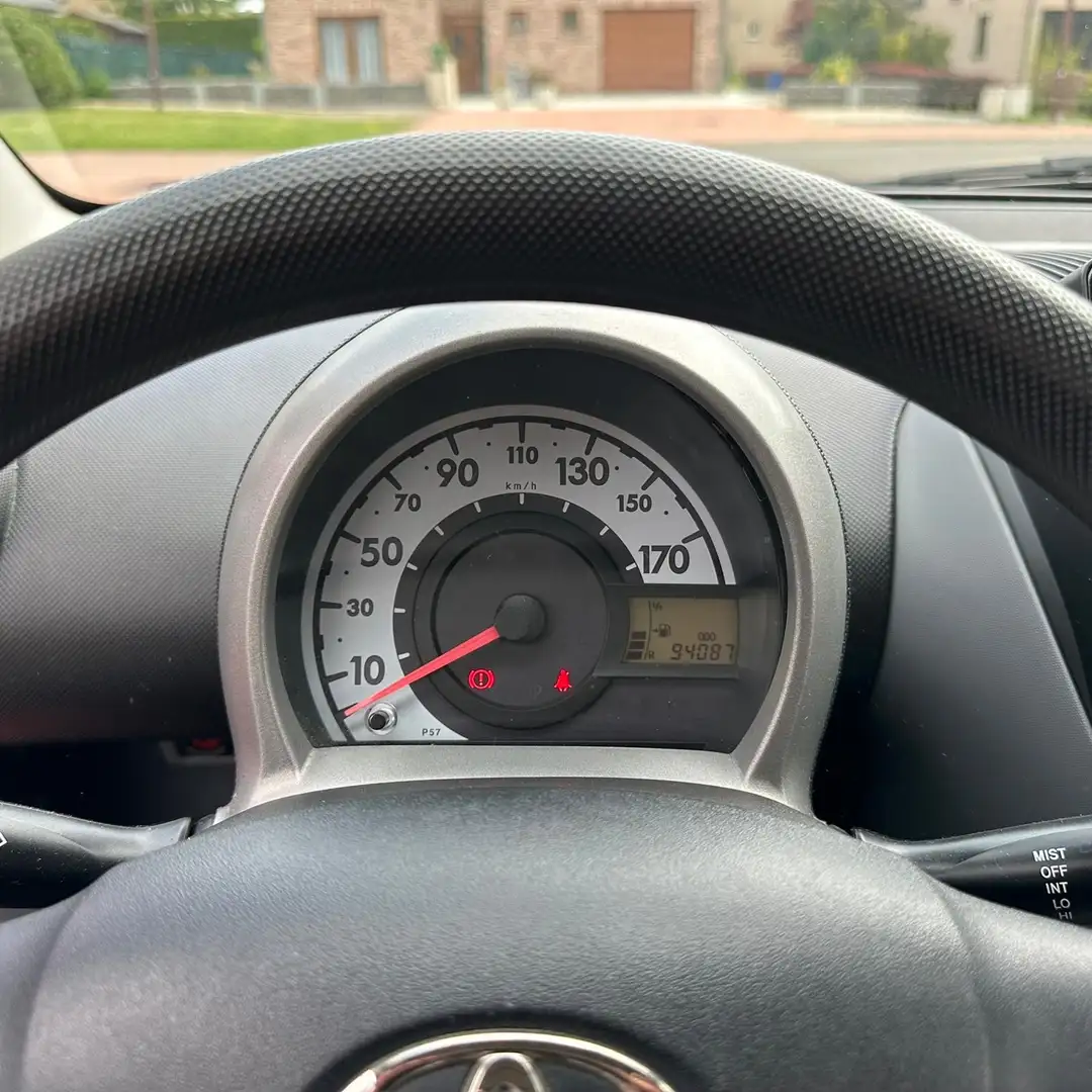 Toyota Aygo 1.0i Rood - 2