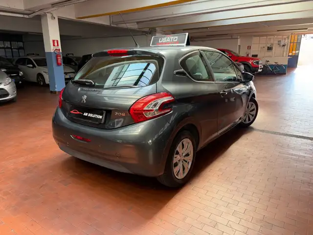 Peugeot 208 view 3