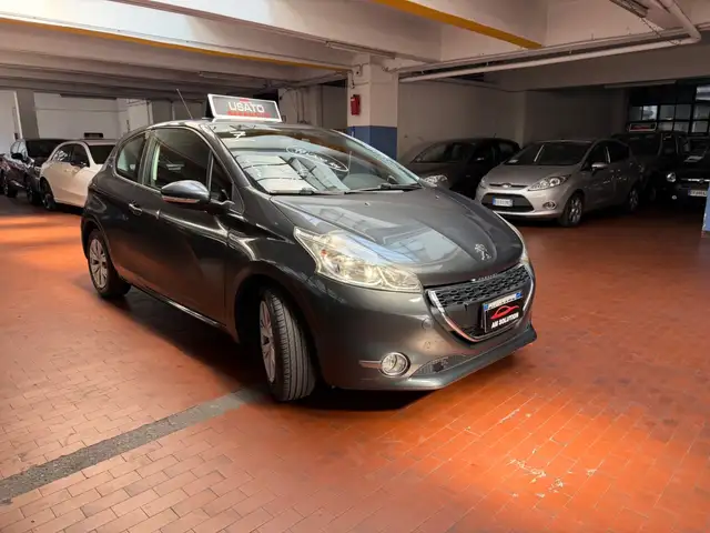 Peugeot 208 view 2