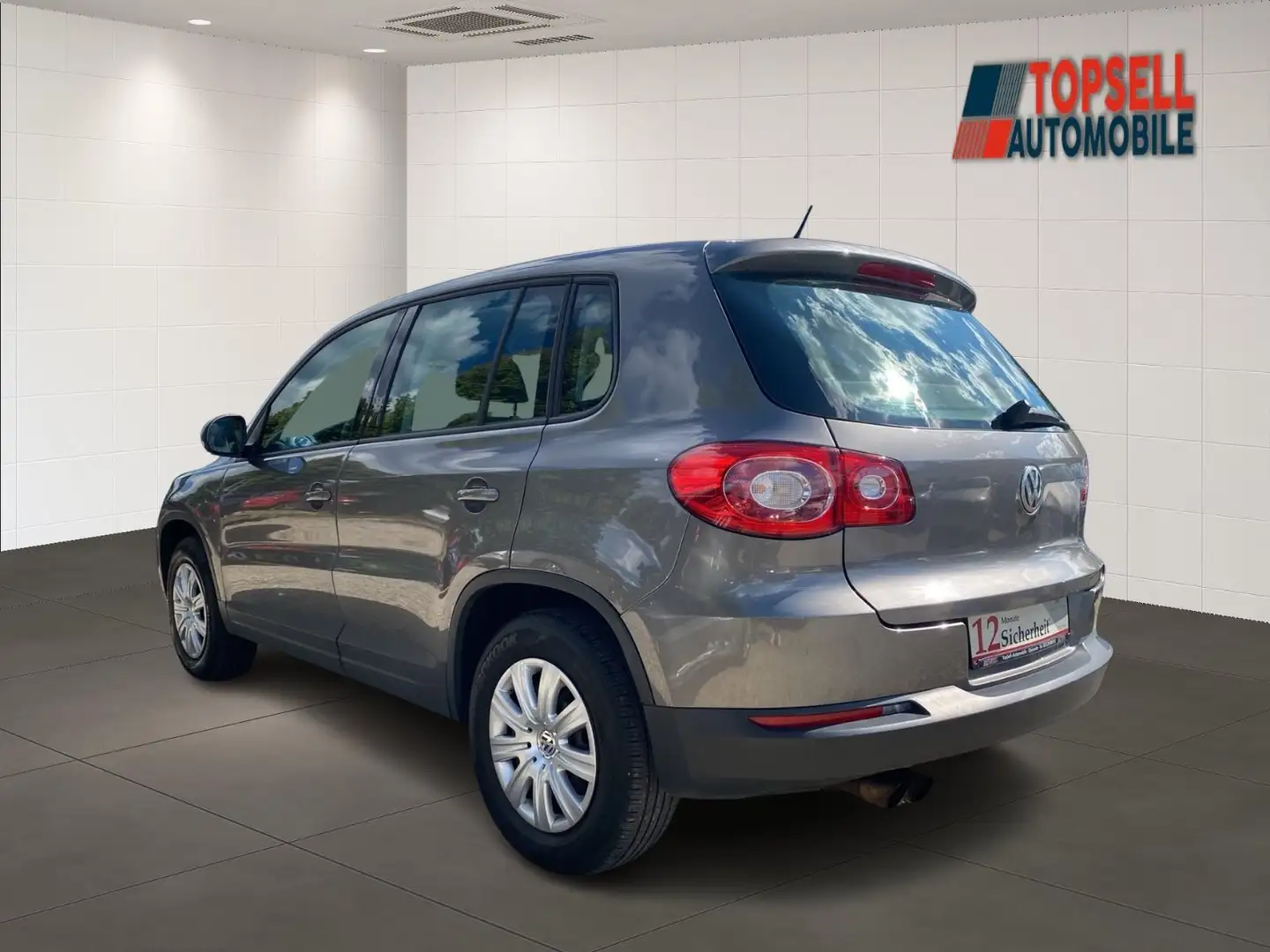 Volkswagen Tiguan 1.4 TSI 4MOTION Trend & Fun 1.Hand Grau - 2