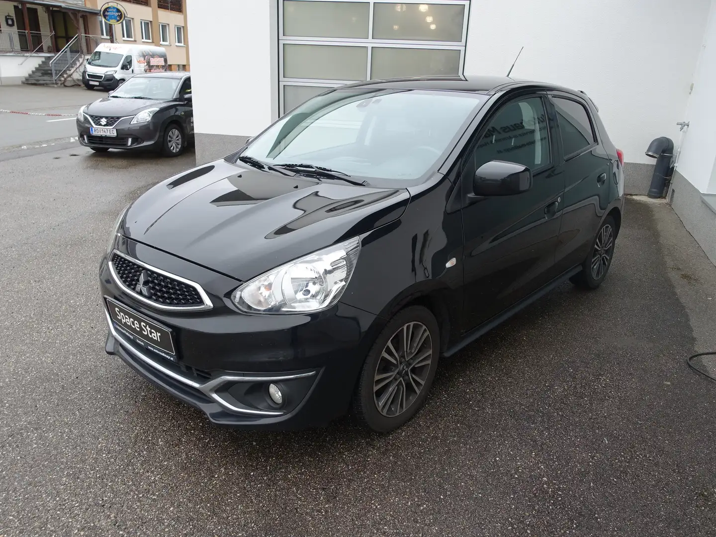 Mitsubishi Space Star 1,2 Invite Connect Schwarz - 2