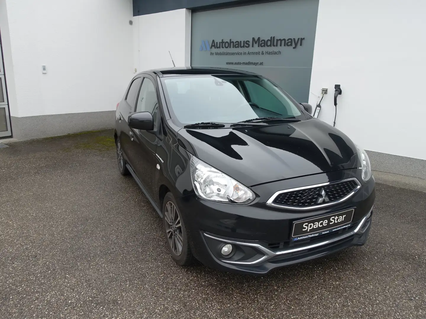 Mitsubishi Space Star 1,2 Invite Connect Schwarz - 1