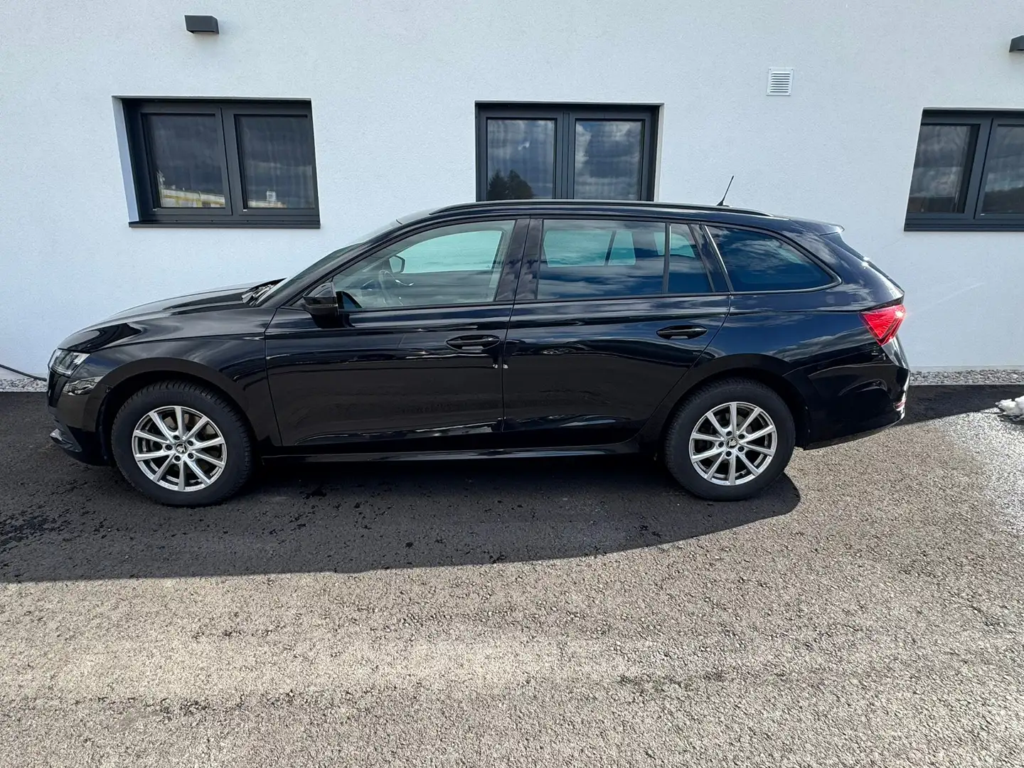 Skoda Octavia Ambition 4x4 Schwarz - 2