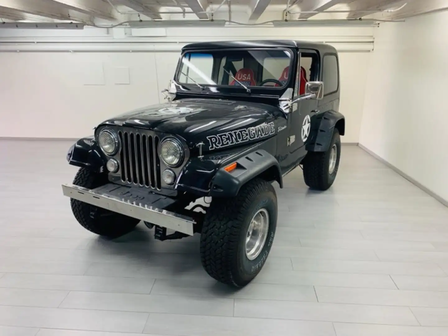 Jeep CJ-7 Чорний - 1