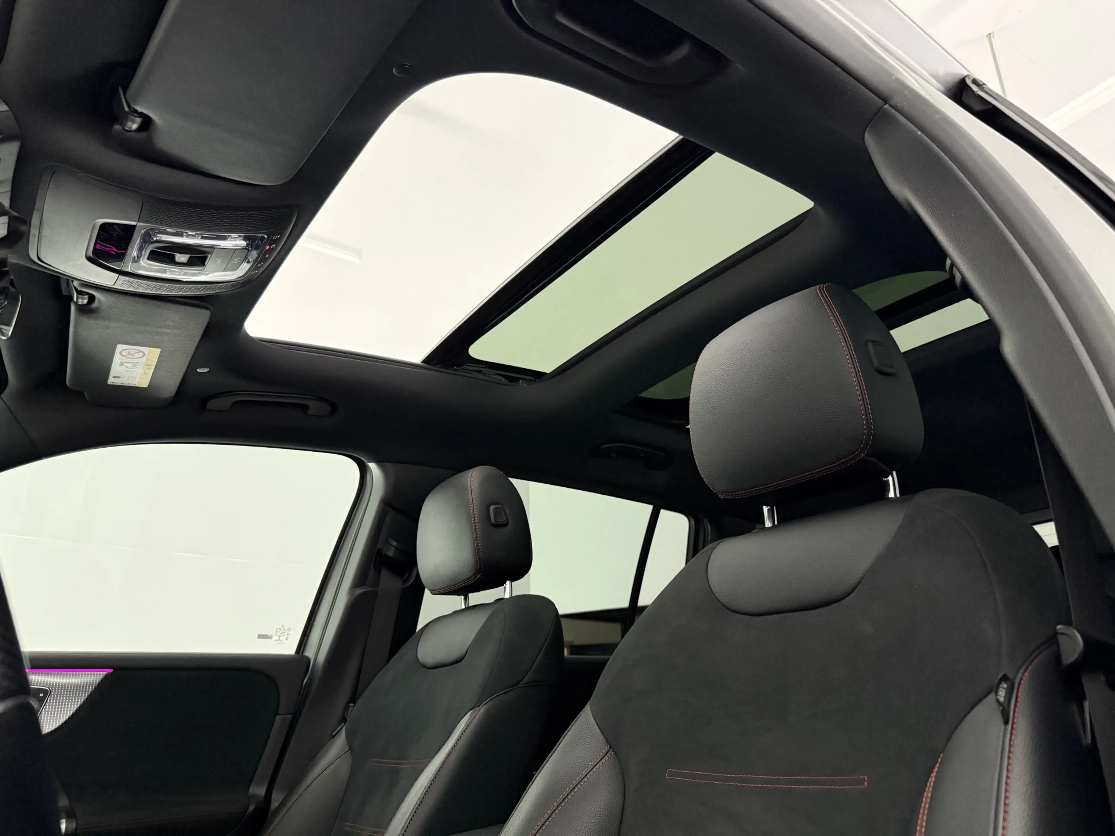 Mercedes-Benz EQB 250 250 AMG Line 67 kWh | Snelladen | SOH 96% | Pano | — photo 4