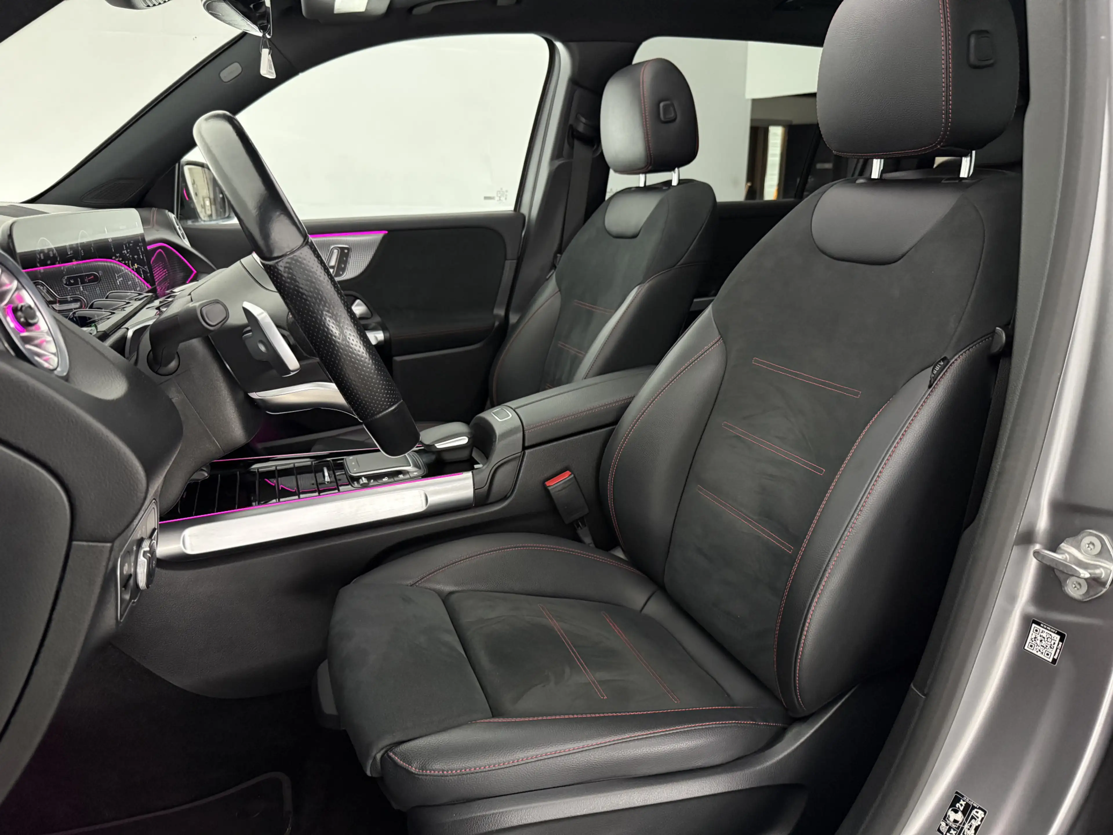 Mercedes-Benz EQB 250 250 AMG Line 67 kWh | Snelladen | SOH 96% | Pano | — photo 17