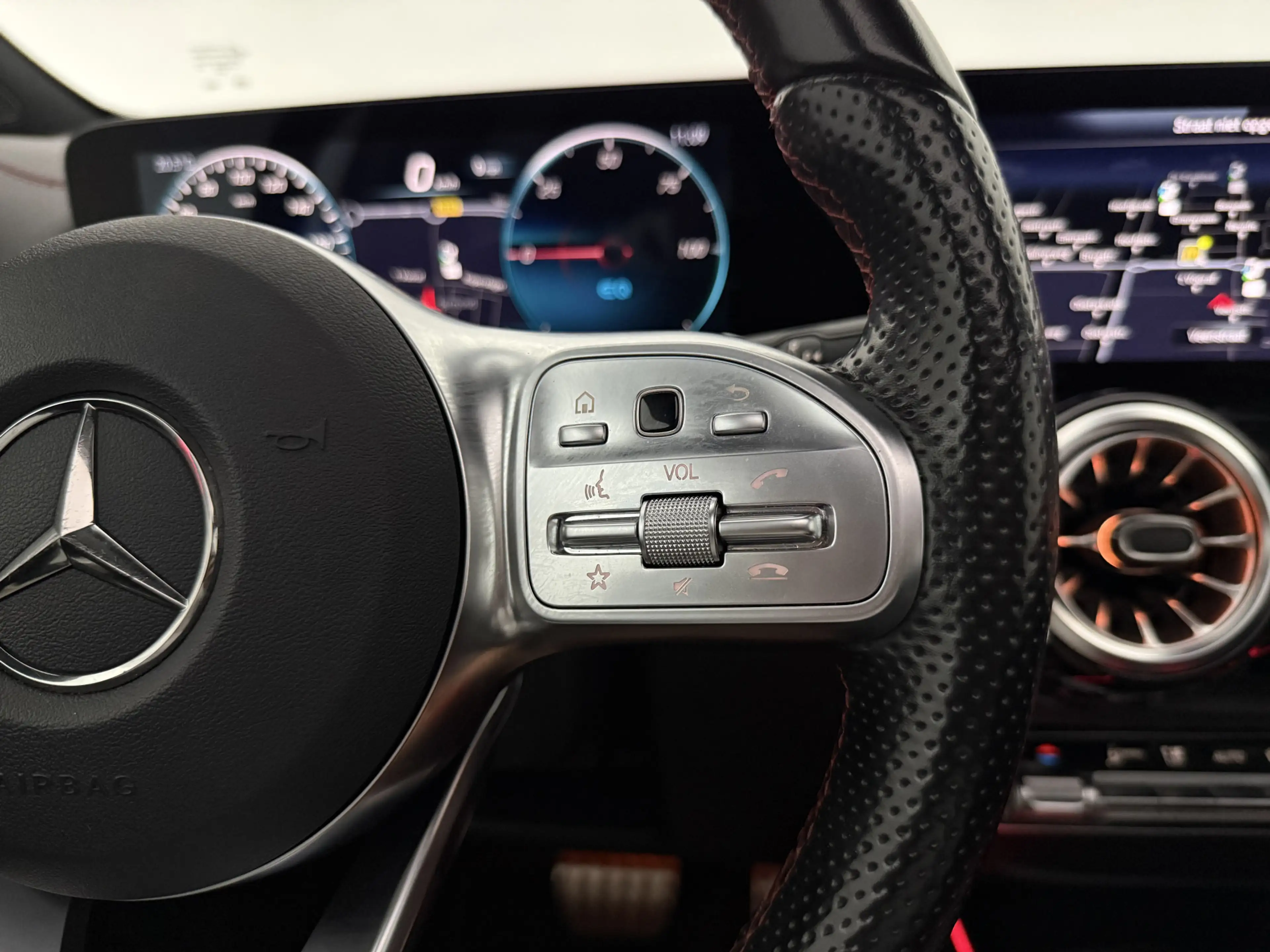 Mercedes-Benz EQB 250 250 AMG Line 67 kWh | Snelladen | SOH 96% | Pano | — photo 26