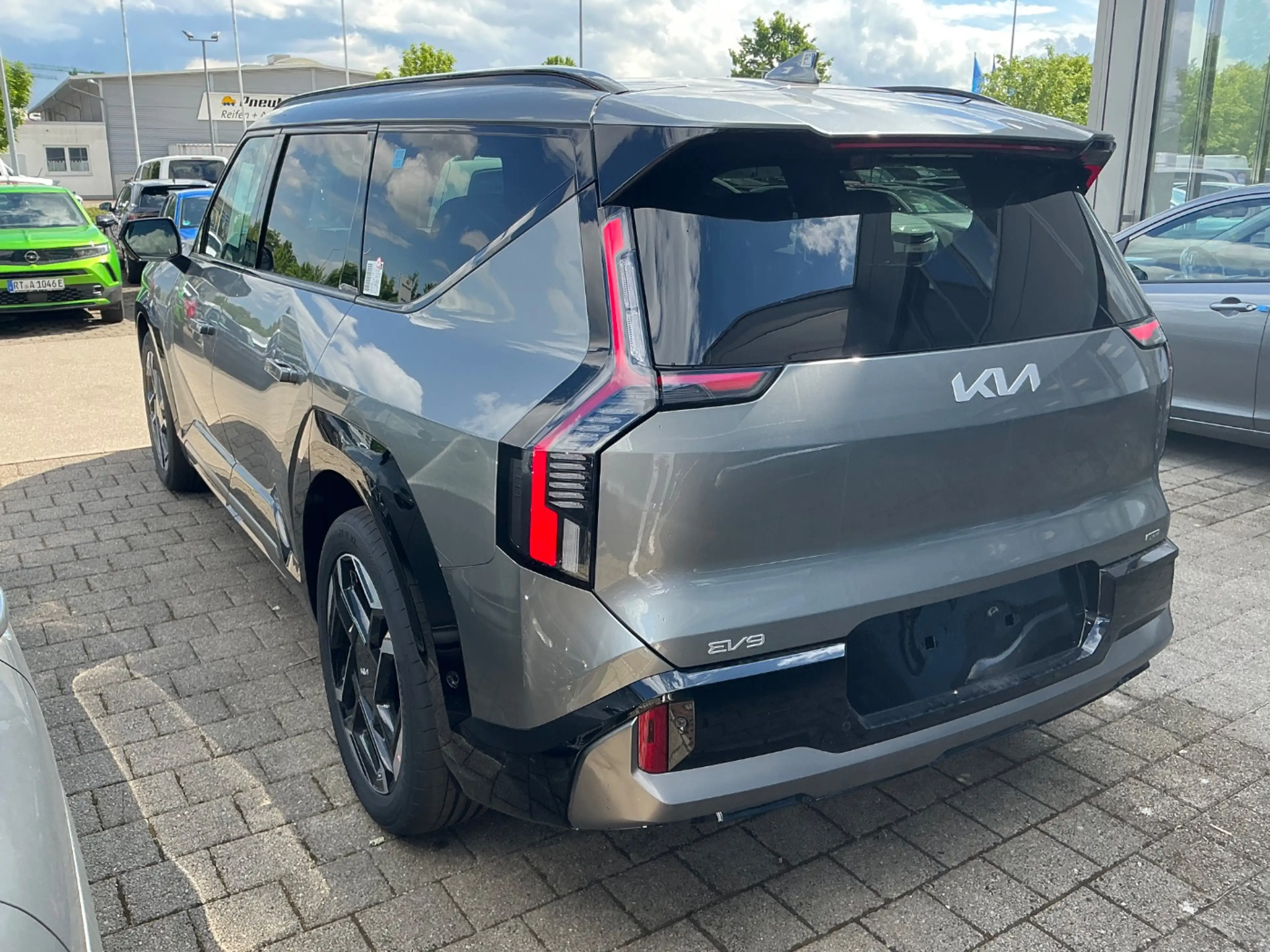 Kia EV9 GT Alcantara*Sitzkühlung*Wärmepumpe* — photo 7