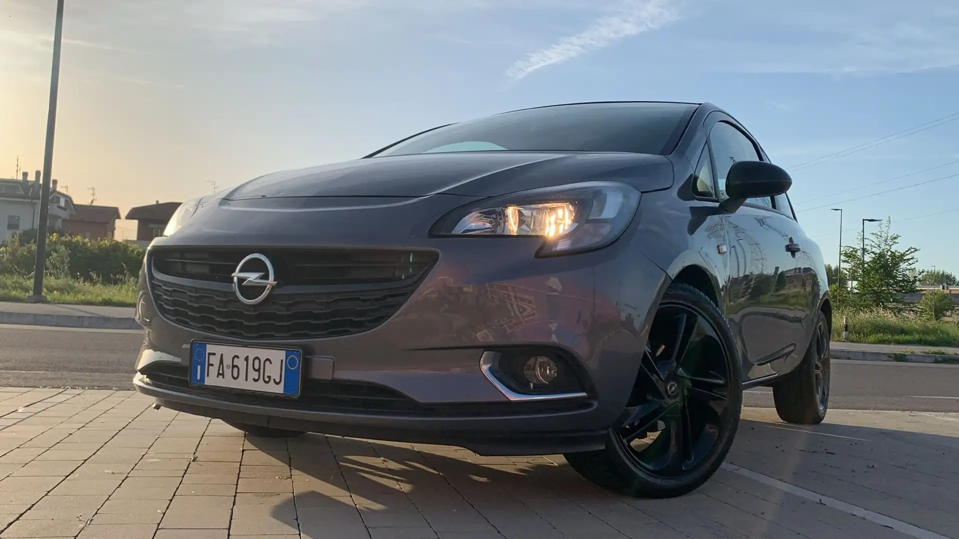 Opel Corsa 3p 1.2 b-Color Grau - 1