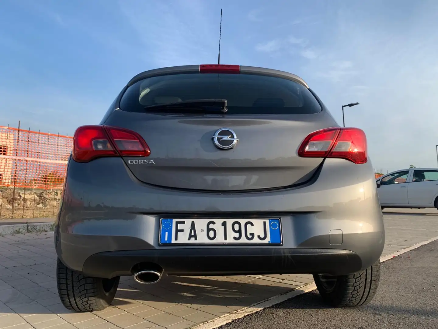 Opel Corsa 3p 1.2 b-Color Grijs - 2
