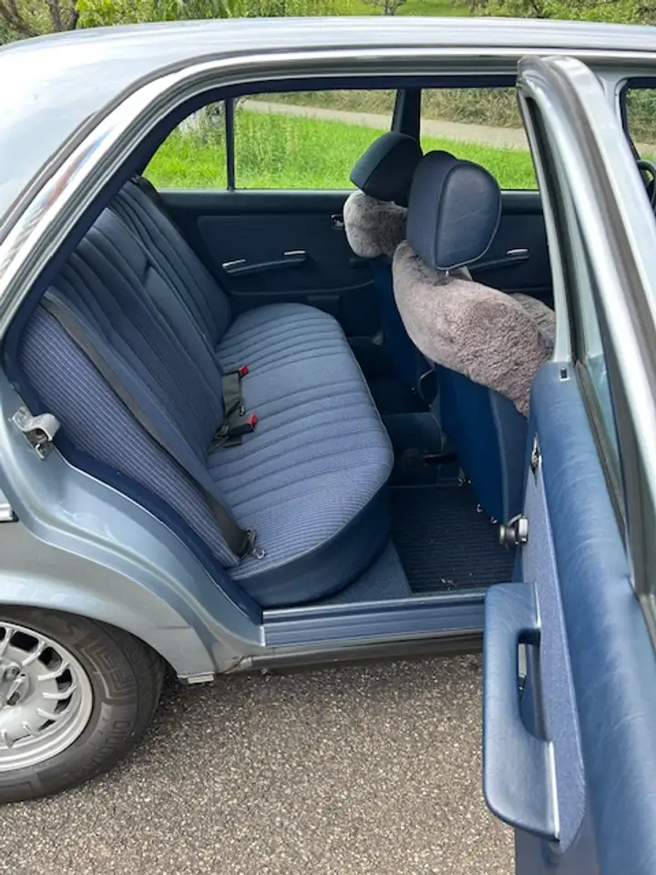 Mercedes-Benz 230 TÜV Neu bis 09/2028 - Opa's 230 E sucht neues zu Hause - lückenlose Historie - war nur im Familienbesitz, foto 4
