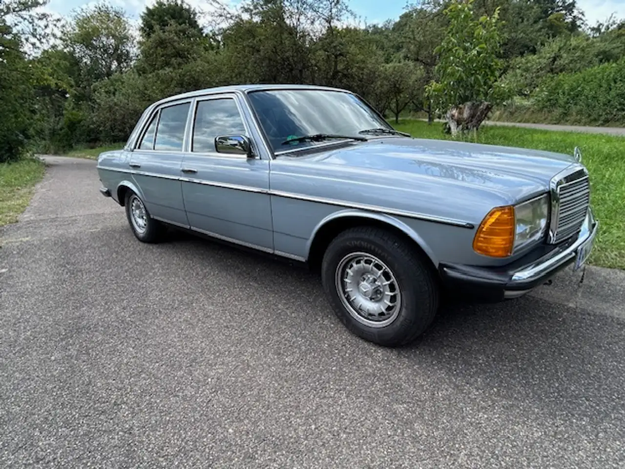 Mercedes-Benz 230 TÜV Neu bis 09/2028 - Opa's 230 E sucht neues zu Hause - lückenlose Historie - war nur im Familienbesitz, foto 3