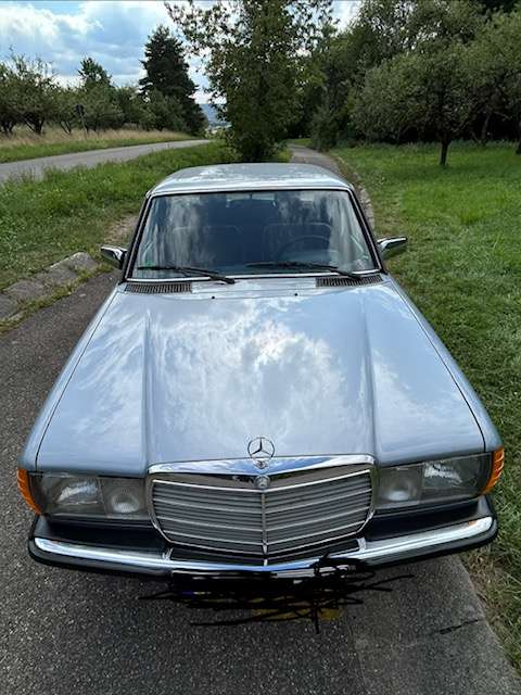 Second hand Mercedes Benz 230 