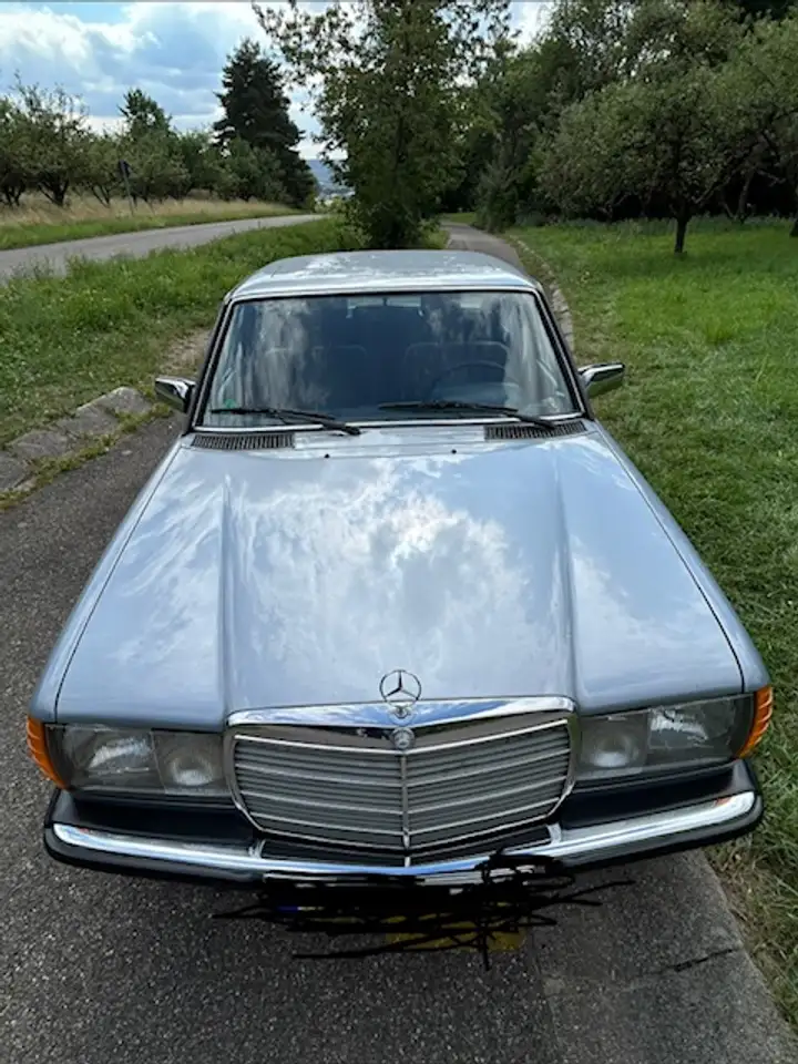 Mercedes-Benz 230 TÜV Neu bis 09/2028 - Opa's 230 E sucht neues zu Hause - lückenlose Historie - war nur im Familienbesitz, foto 1
