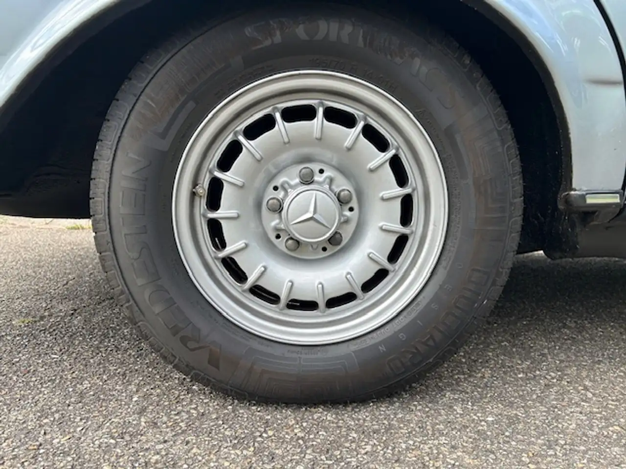 Mercedes-Benz 230 TÜV Neu bis 09/2028 - Opa's 230 E sucht neues zu Hause - lückenlose Historie - war nur im Familienbesitz, foto 7