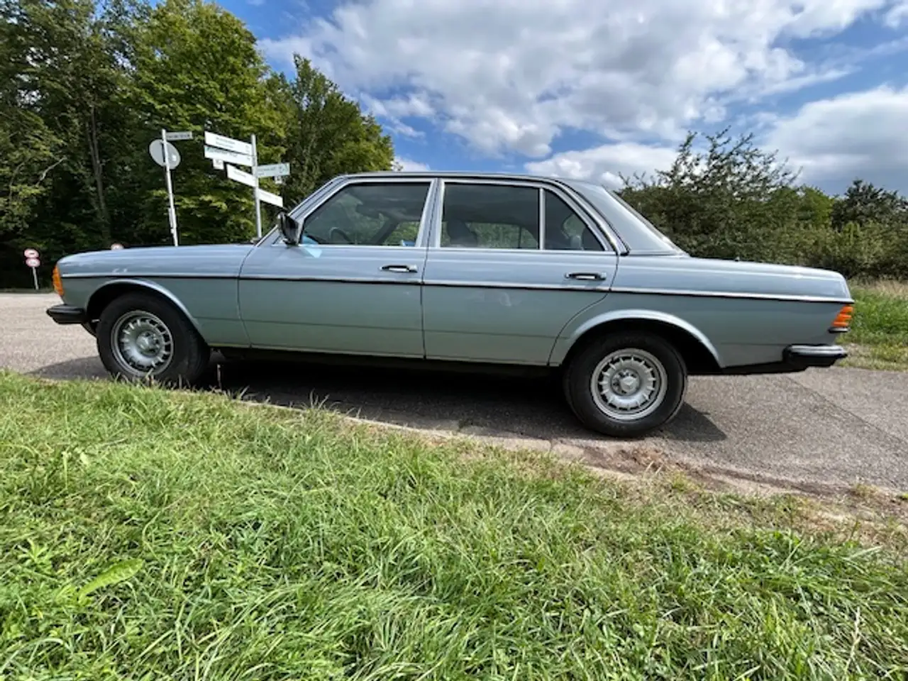 Mercedes-Benz 230 TÜV Neu bis 09/2028 - Opa's 230 E sucht neues zu Hause - lückenlose Historie - war nur im Familienbesitz, foto 2