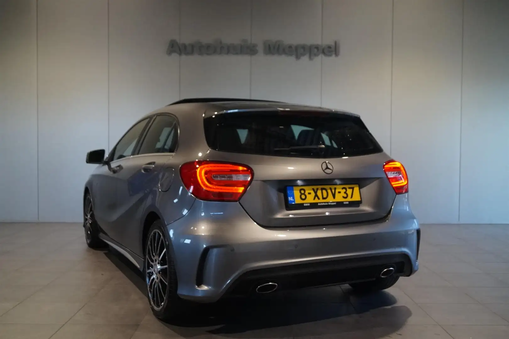 Mercedes-Benz A 180 Ambition Comfort Panoramadak | Cruisecontrol | AMG Gris - 2