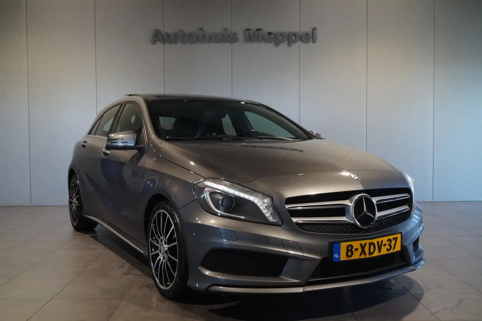 Mercedes-Benz A 180 Ambition Comfort Panoramadak | Cruisecontrol | AMG Gris - 1