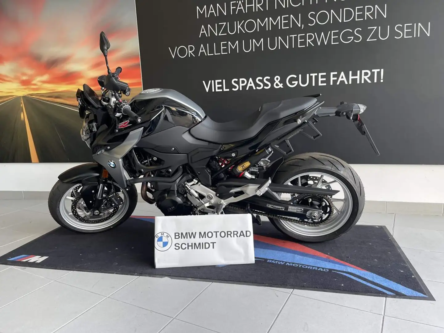 BMW F 900 R R Schwarz - 1