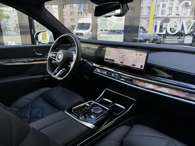 BMW M view 8