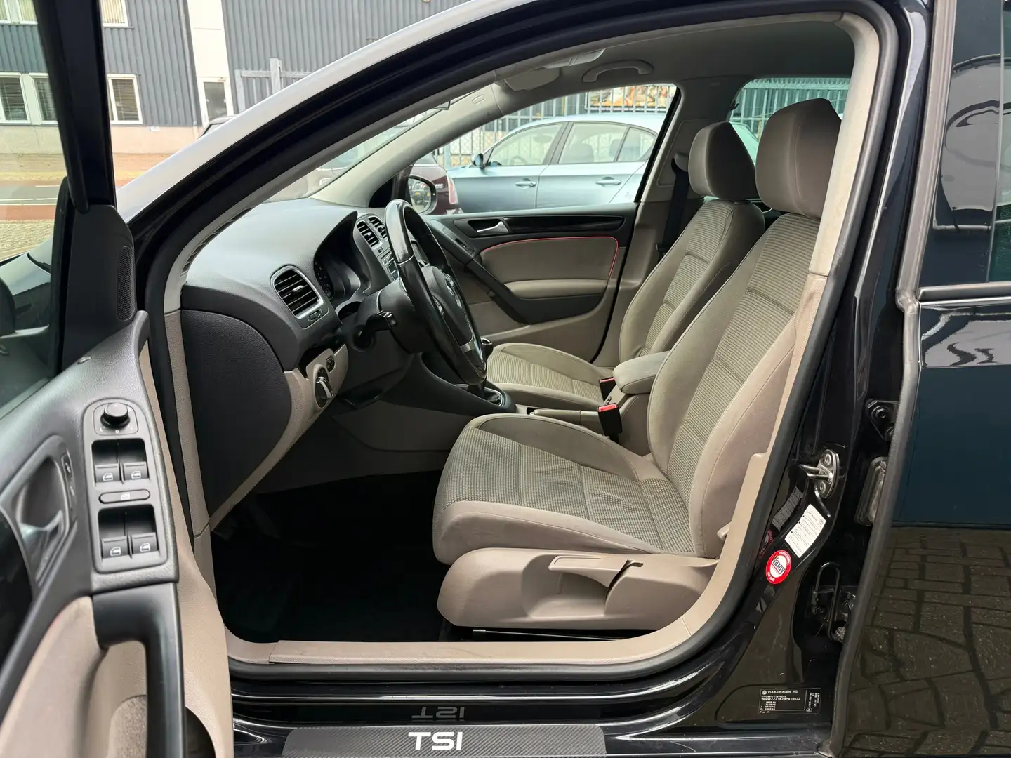 Volkswagen Golf 1.4 TSI 5-deurs Clima Digitaal dashb Sportuitlaat Zwart - 2