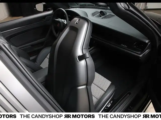 Porsche 911 Targa 4 GTS Edition 50 Jahre Porsche Design *Nr... Ansicht 29