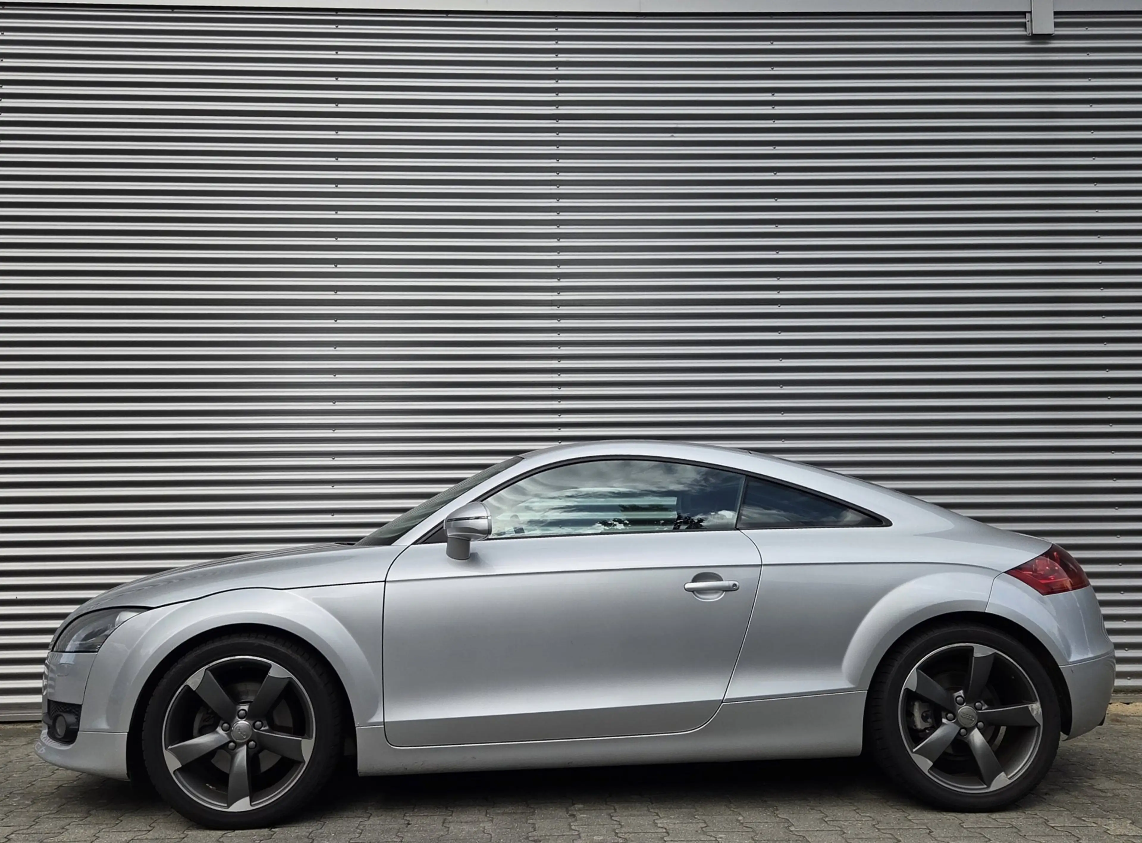 Audi TT 2.0 TFSI 200Pk AUT Silbersee/ Lichtsilber Metallic — photo 2