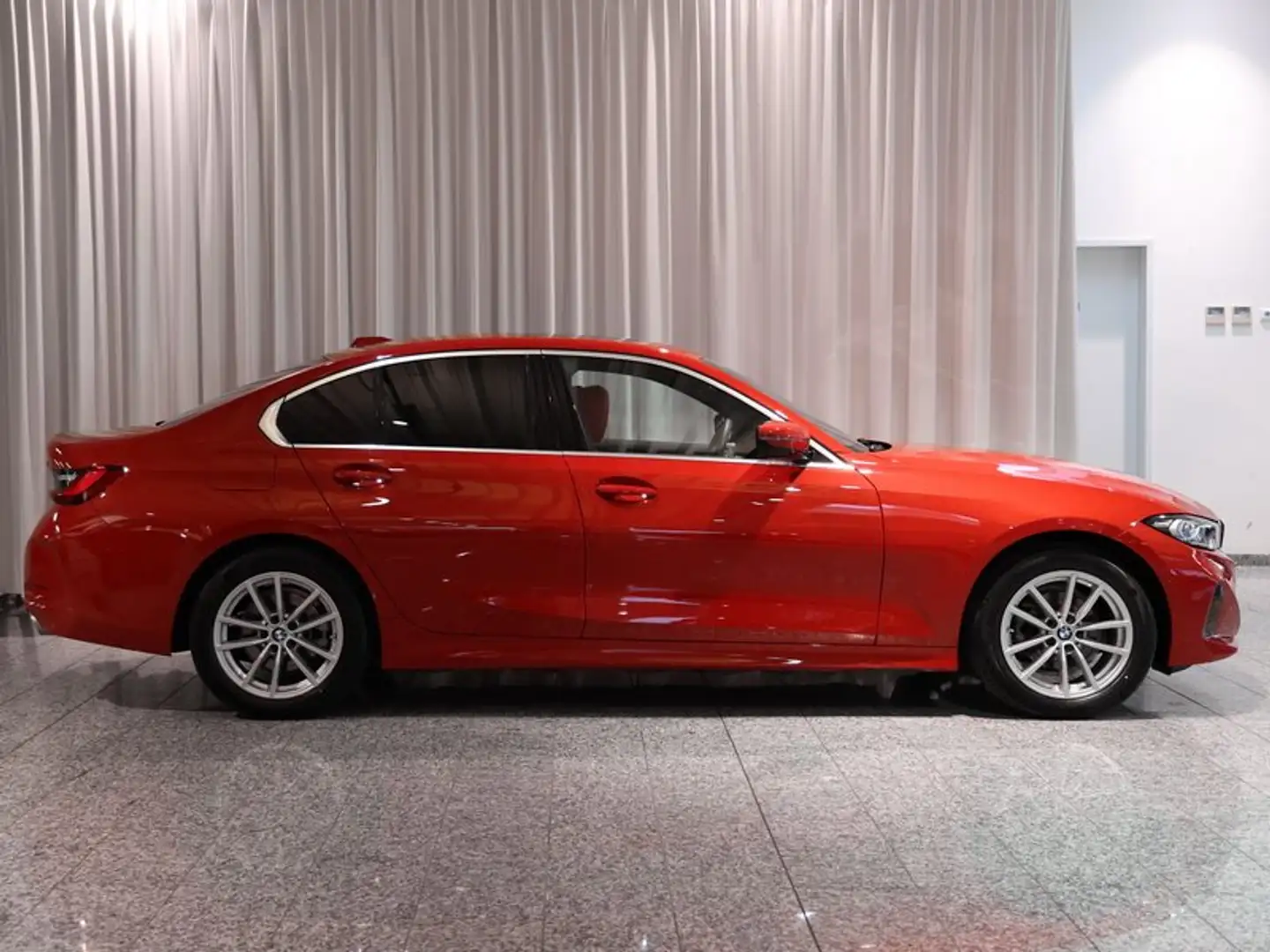 BMW 318 i Limousine HK HiFi DAB LED GSD Komfortzg. Rouge - 2