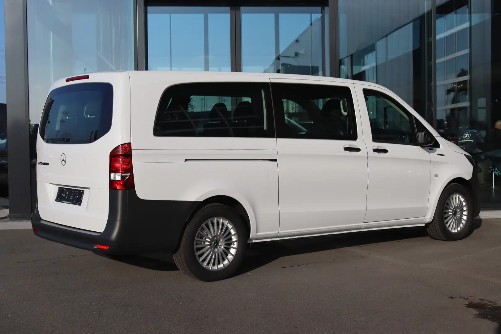 Mercedes-Benz Vito eVito 126 Tourer L3 PRO 9 persoons // TAXI ACTIE Wit - 2