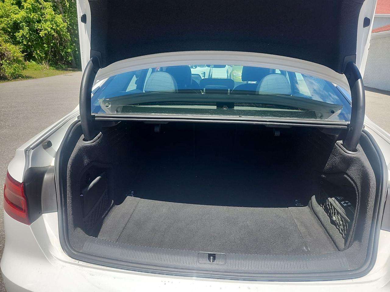 2017 Audi A4 Progressiv thumb 11