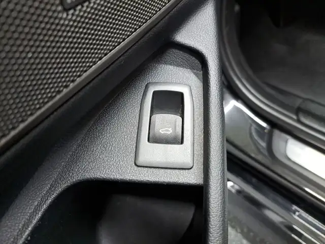 BMW 3 Series view 12