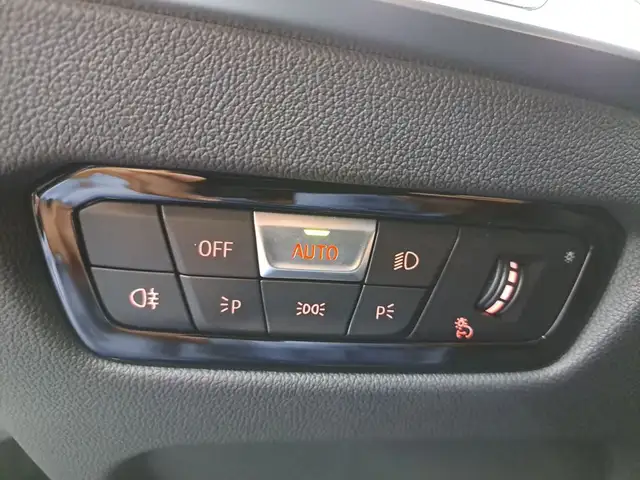 BMW 3 Series view 10