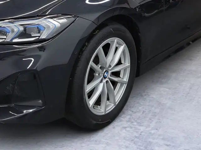 BMW 3 Series view 6