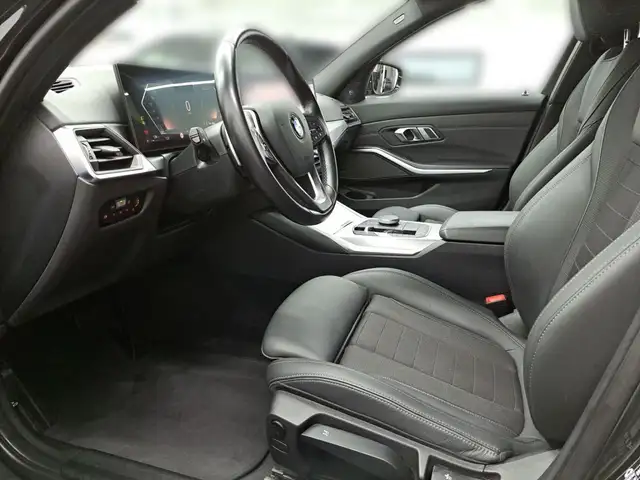 BMW 3 Series view 9