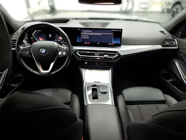 BMW 3 Series view 13