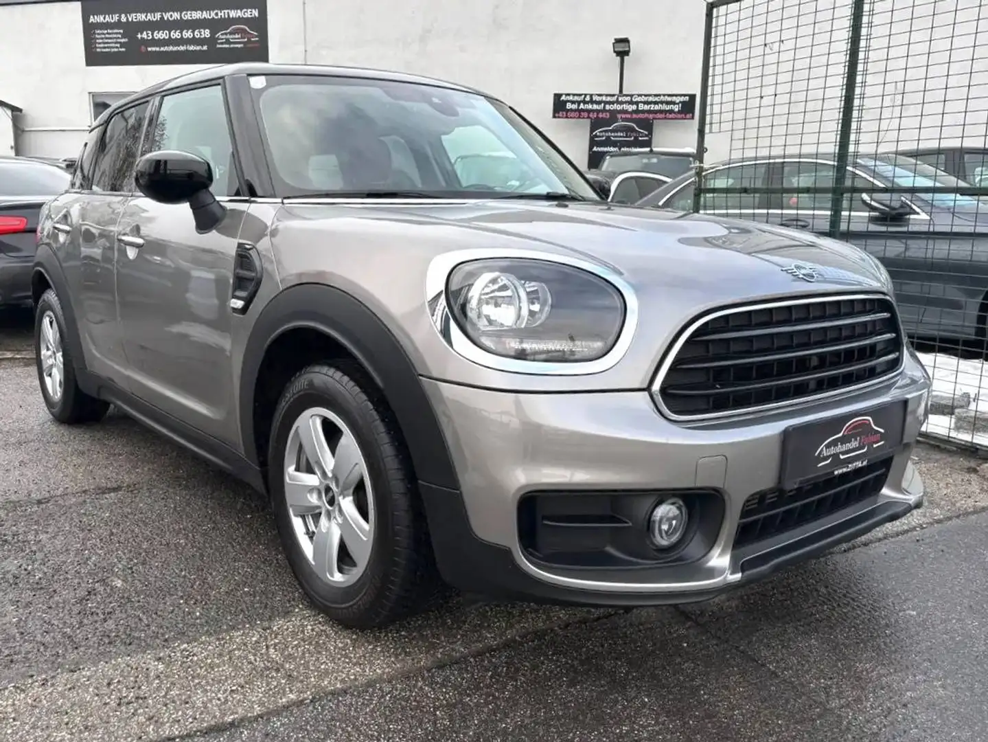 MINI Cooper Countryman Automatik 136PS Kamera Parkhilfe Sitzheizung Silber - 1